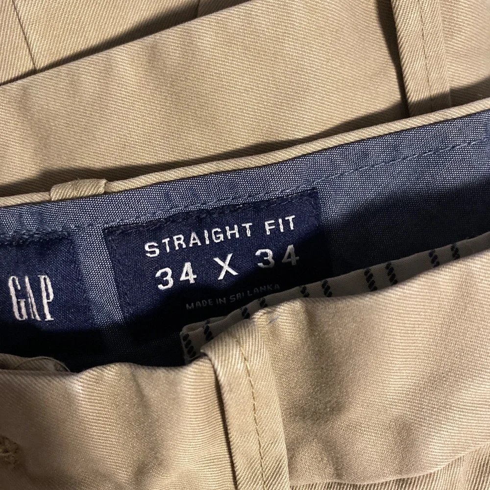 Men’s gap khaki chino pants - Picture 2 of 2